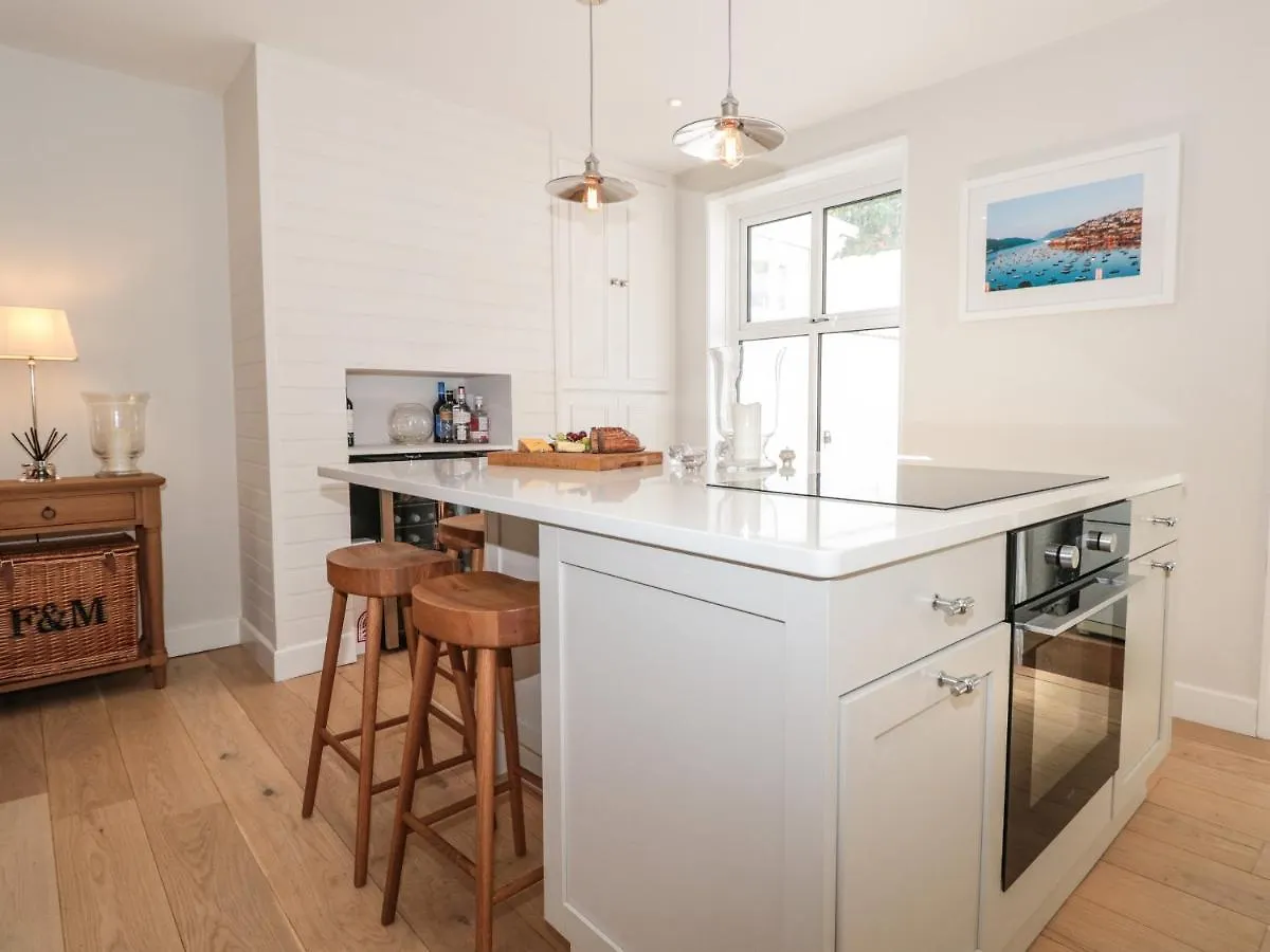 Marroy Salcombe