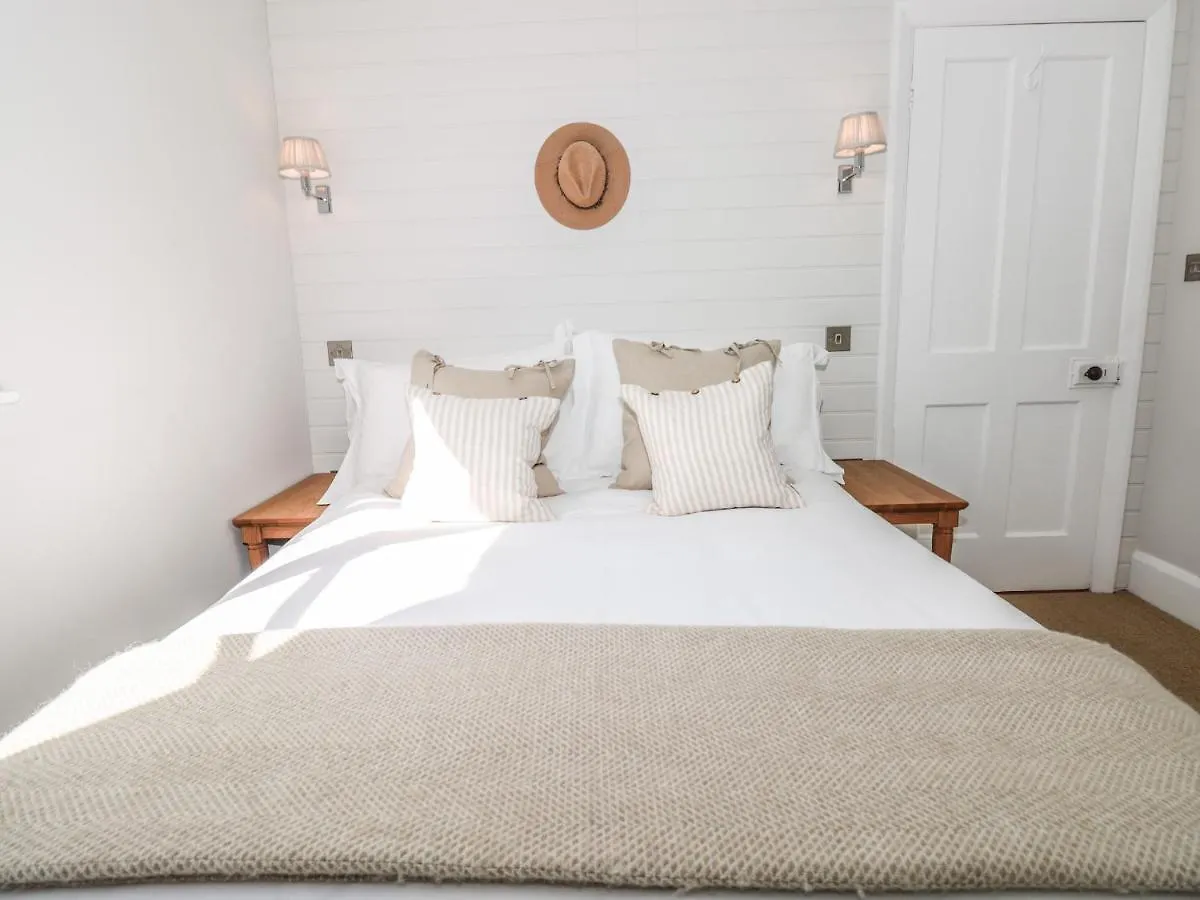 Marroy Salcombe