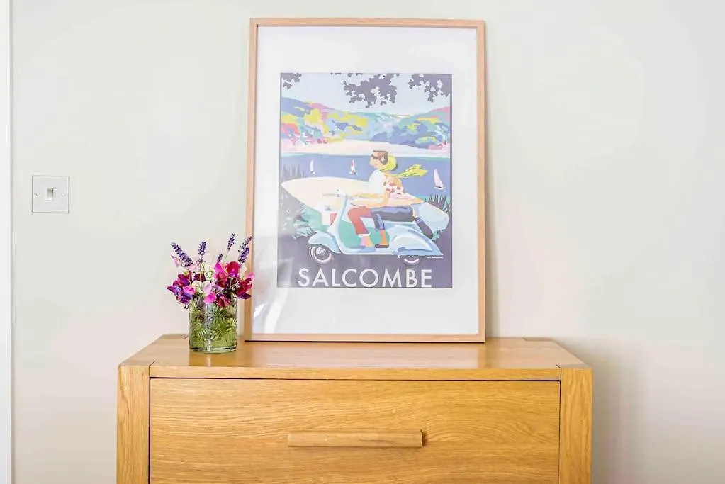 Apartment Sea Chest, Waterside
