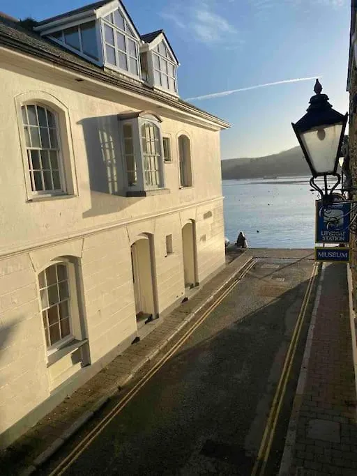 Sea Chest, Waterside Apartment