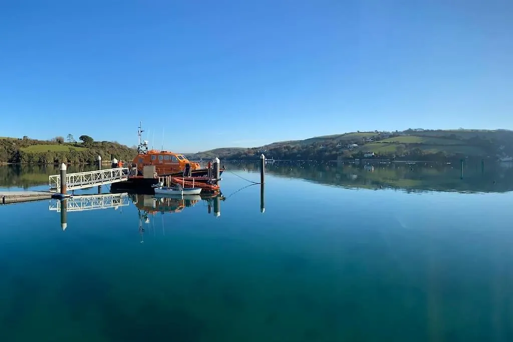 Sea Chest, Waterside Apartment Salcombe