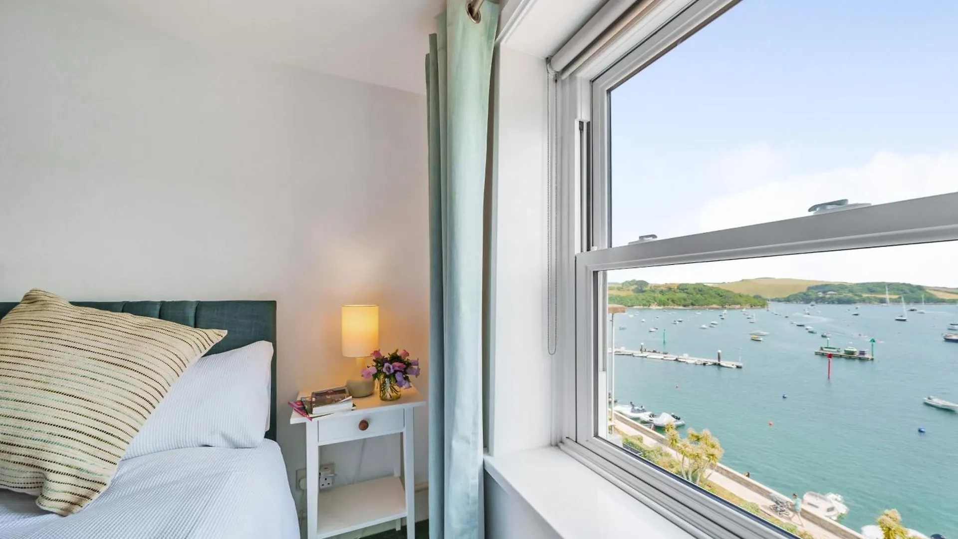 N ° 42 The * Salcombe