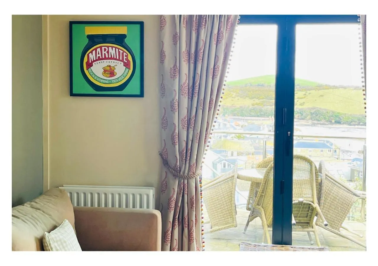3-bedroom With Stunning Estuary Views Holiday home Salcombe