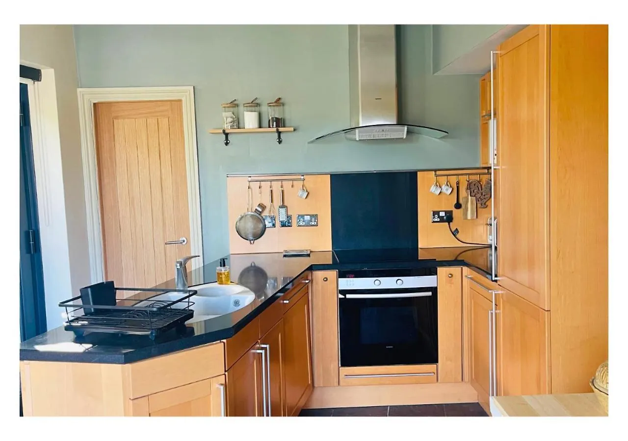 3-bedroom With Stunning Estuary Views Holiday home Salcombe