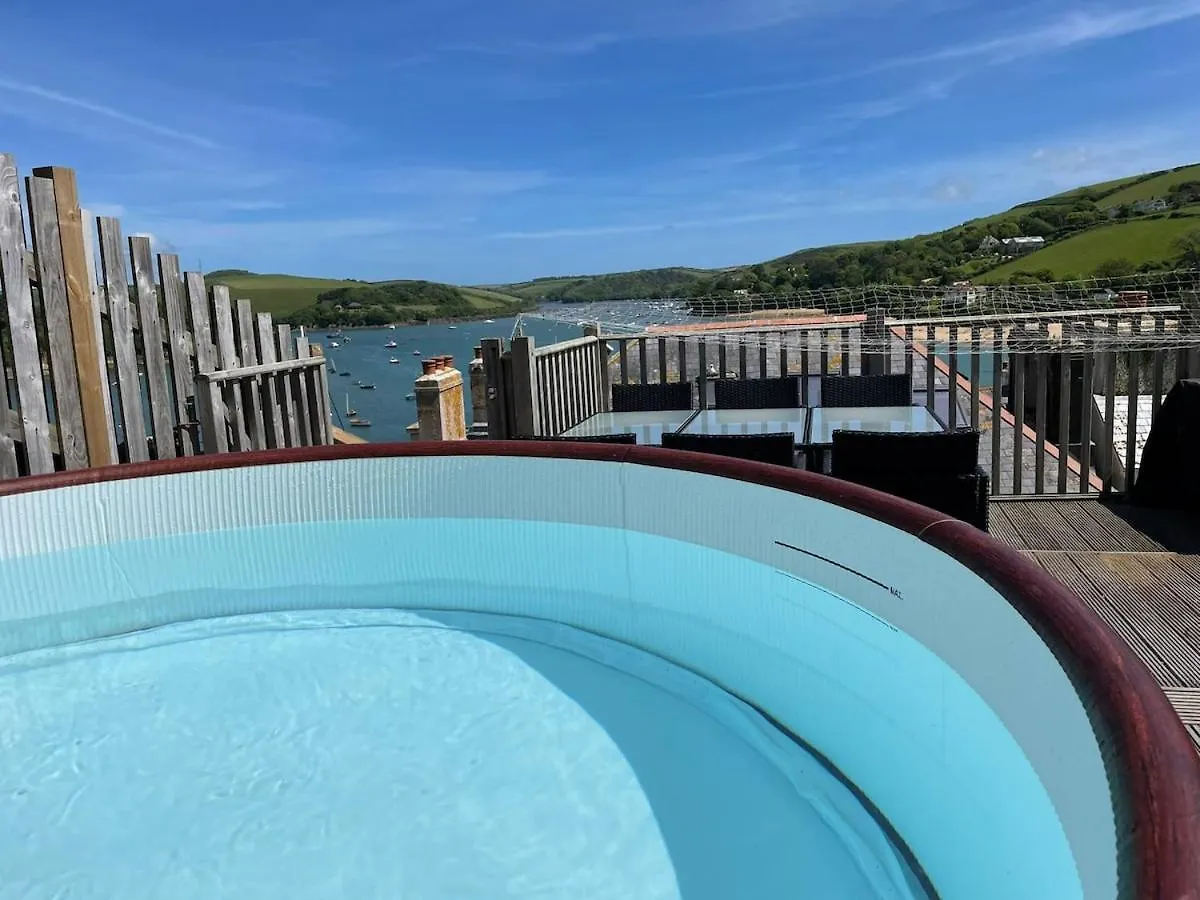 Absolute Heart Of - Estuary Views, Sauna, Hot Tub *