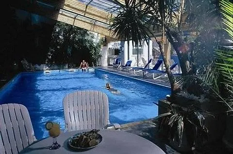 Harbour Club &