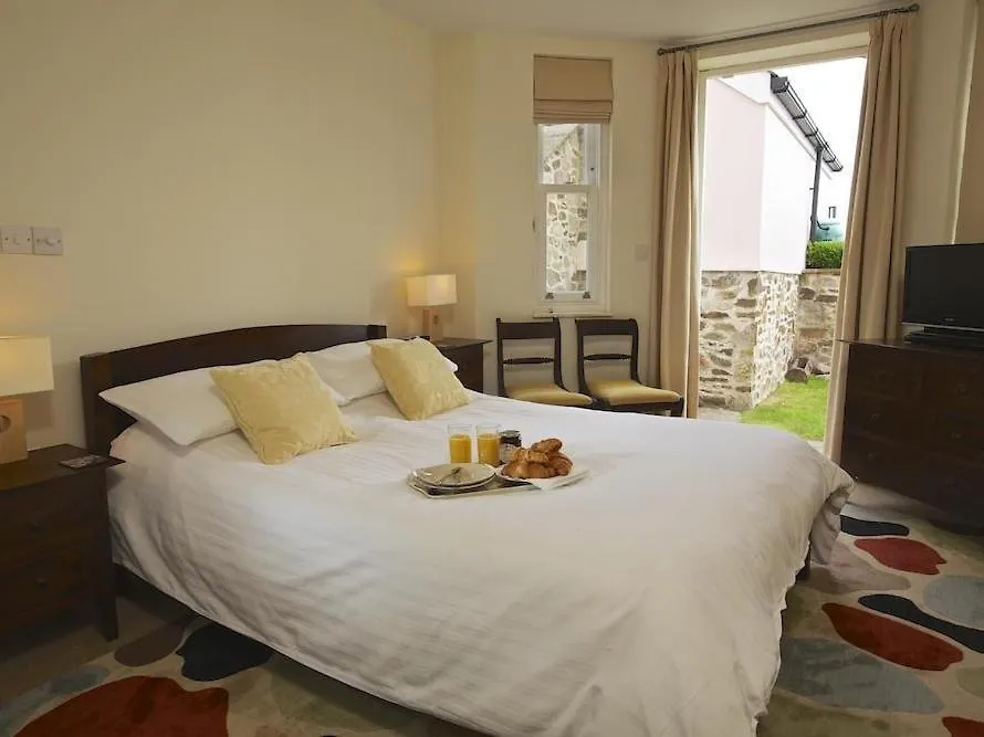 3 Combehaven * Salcombe
