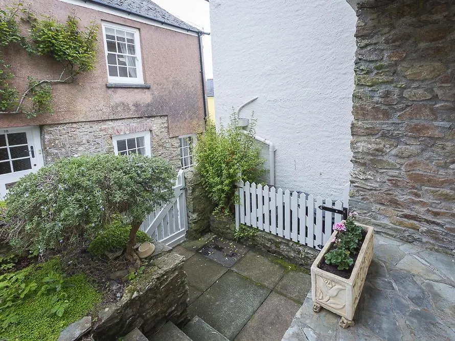 11 Robinsons Row Salcombe