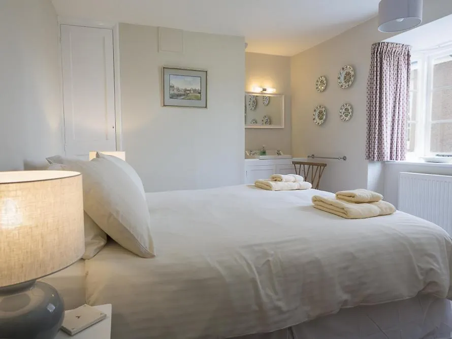 11 Robinsons Row Salcombe