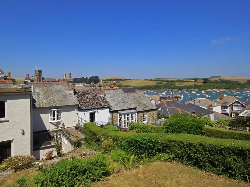 11 Robinsons Row * Salcombe