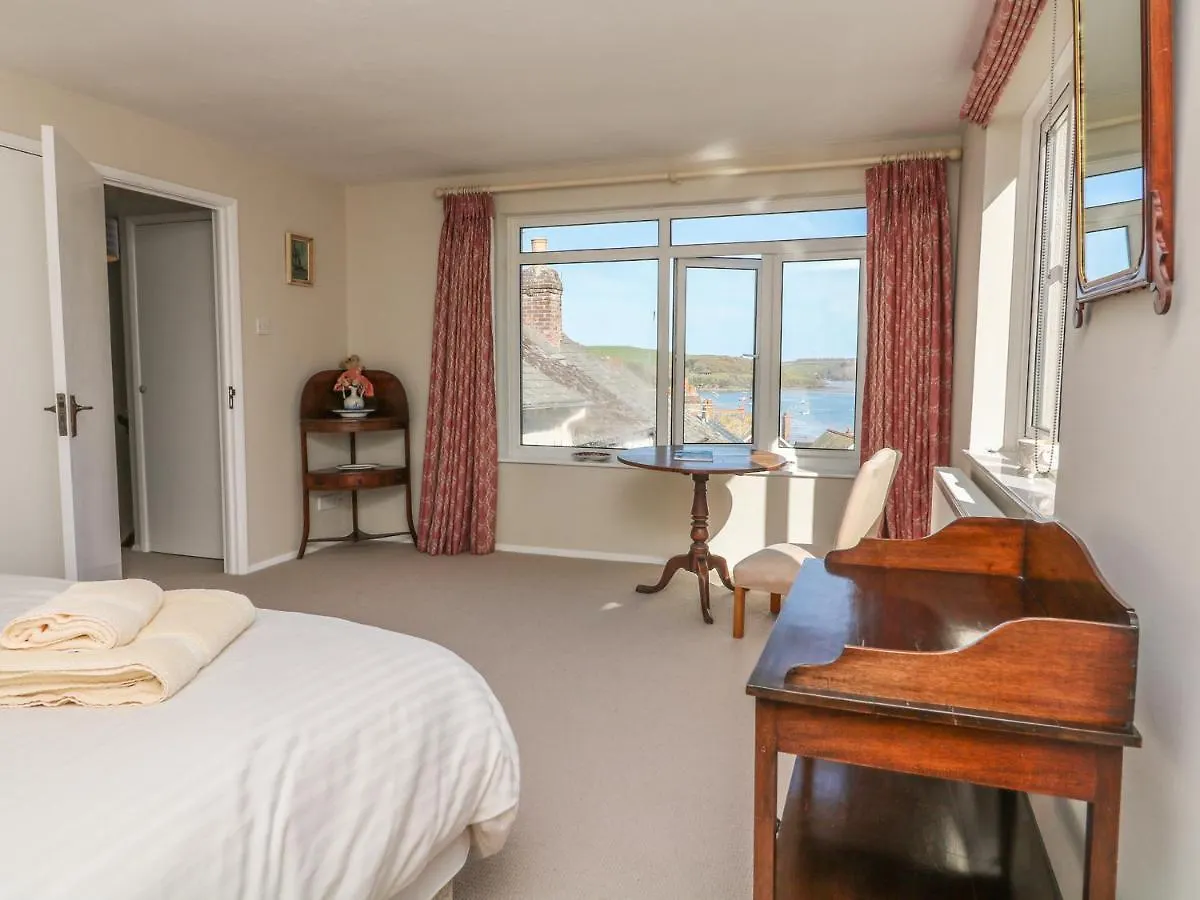 11 Robinsons Row Salcombe