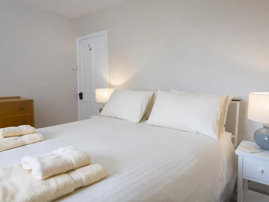11 Robinsons Row Salcombe