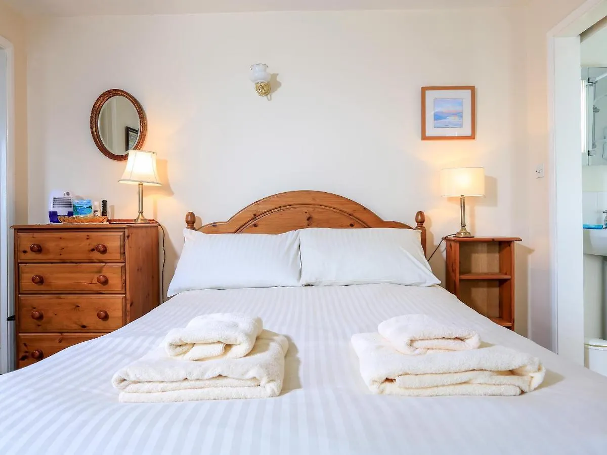 Sunrise, 8 Melbury Holiday home *