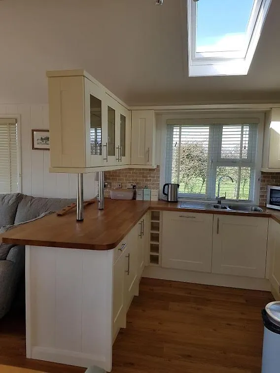 Apartment Midships *