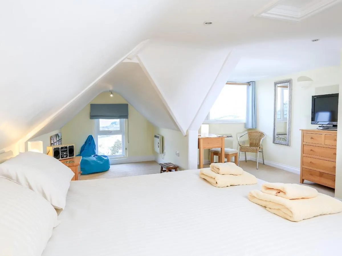 4 Lyndhurst * Salcombe