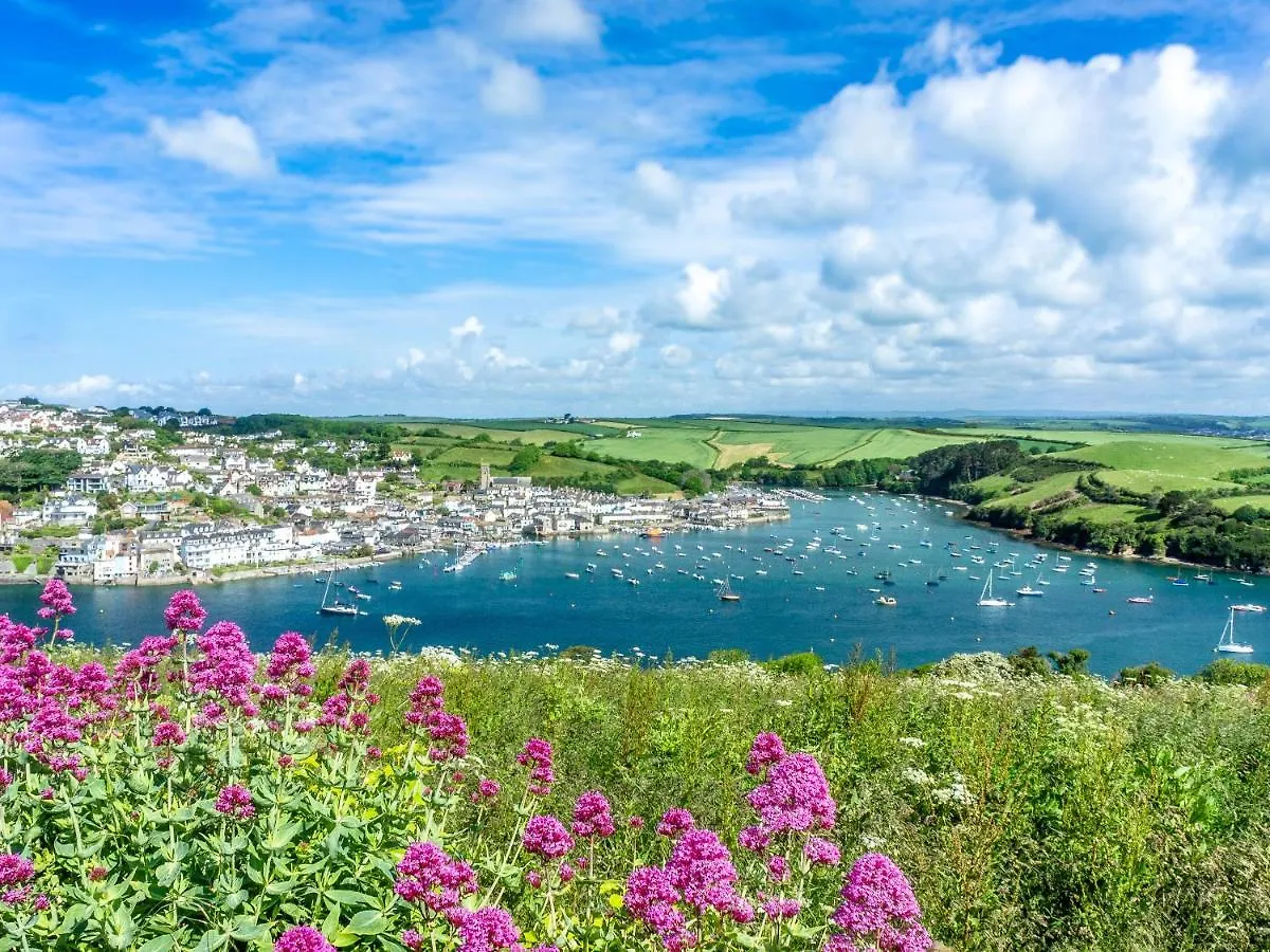 3 View * Salcombe