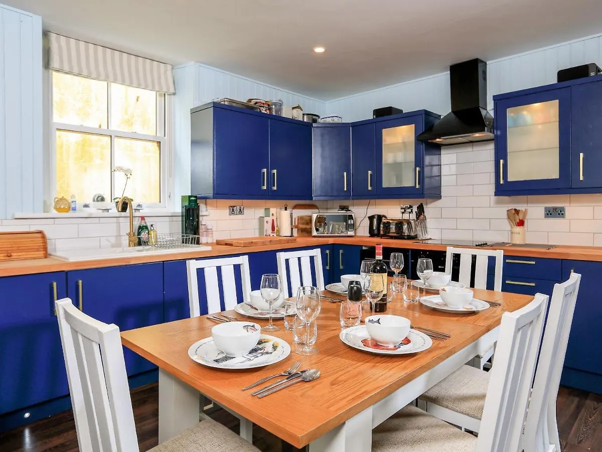 Sealark Salcombe