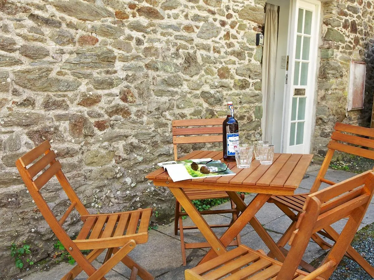 3 Moult Farm * Salcombe