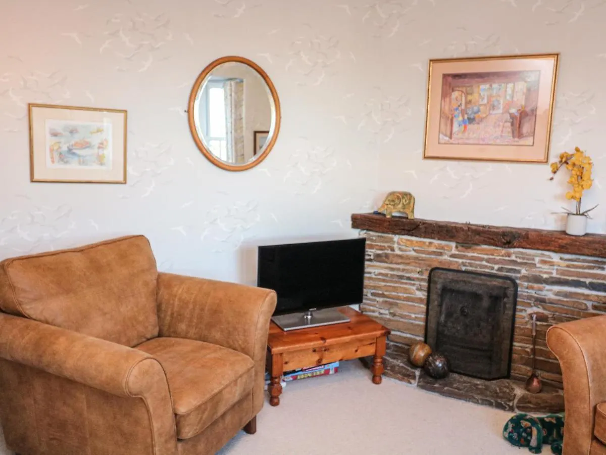 3 View * Salcombe