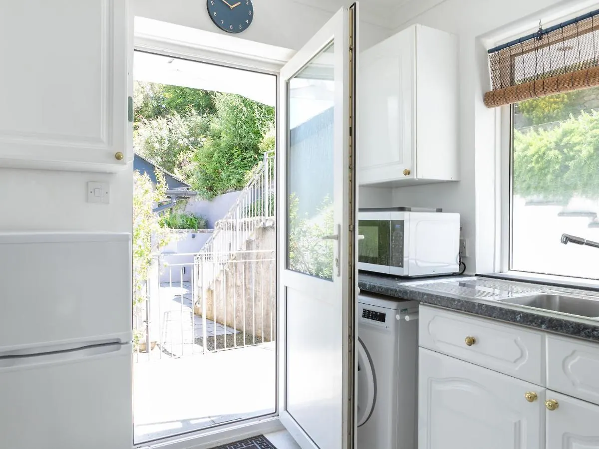 2 Rockmount * Salcombe