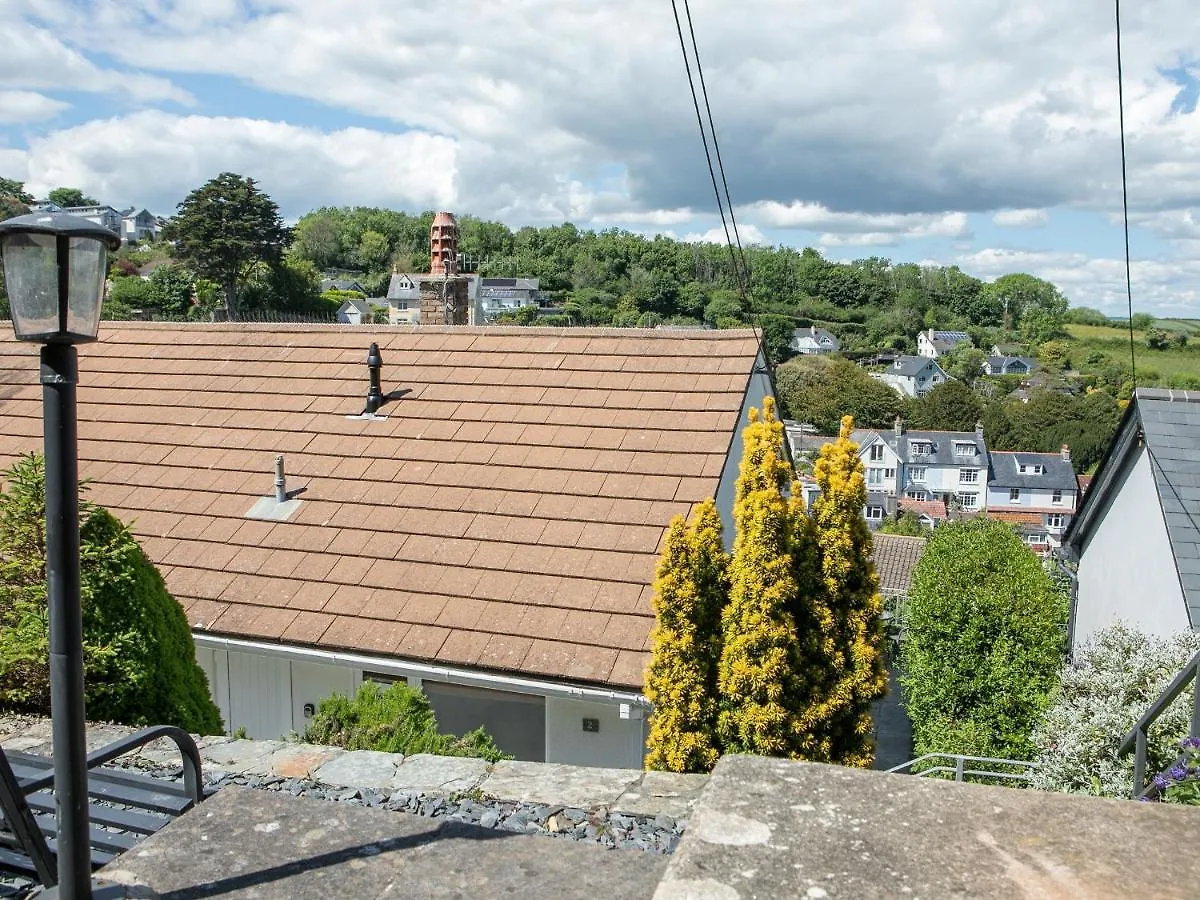 2 Rockmount * Salcombe