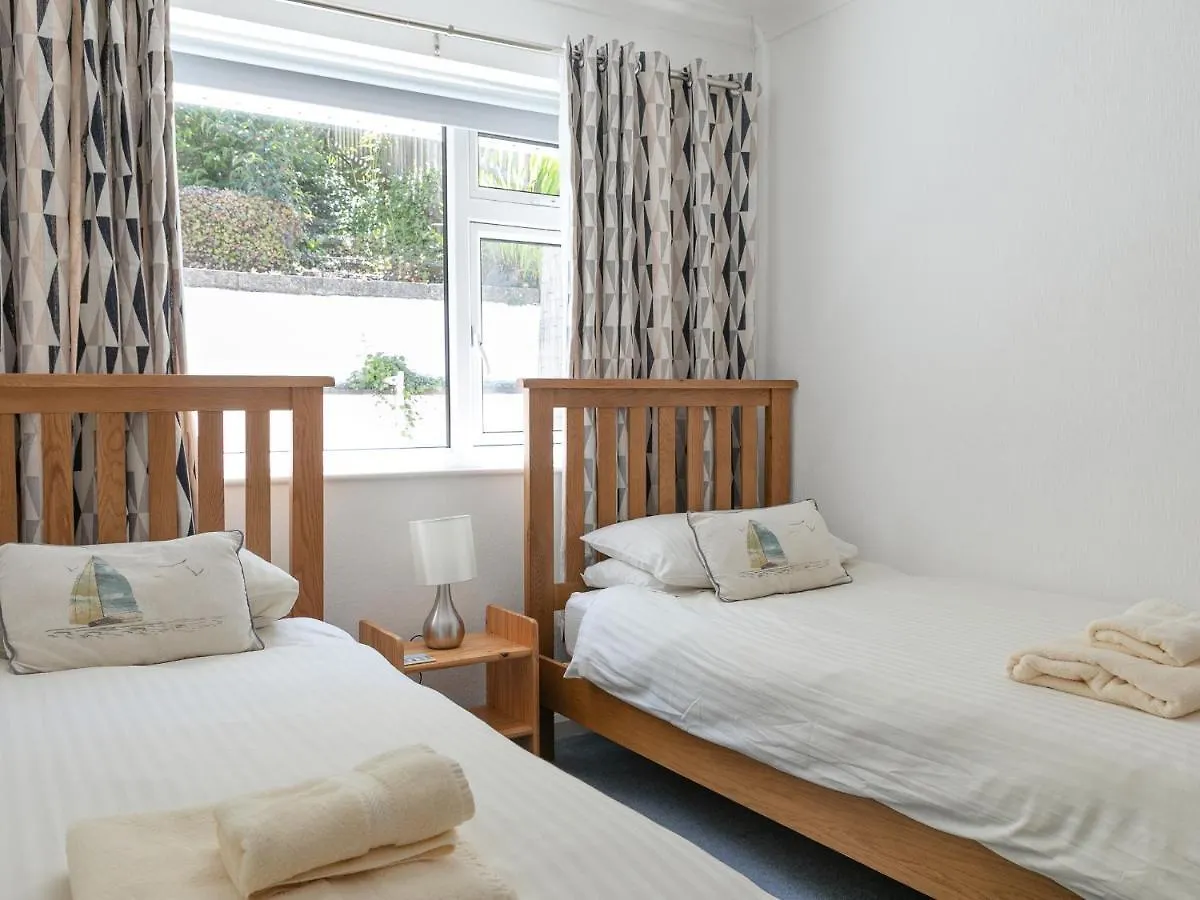 2 Rockmount * Salcombe