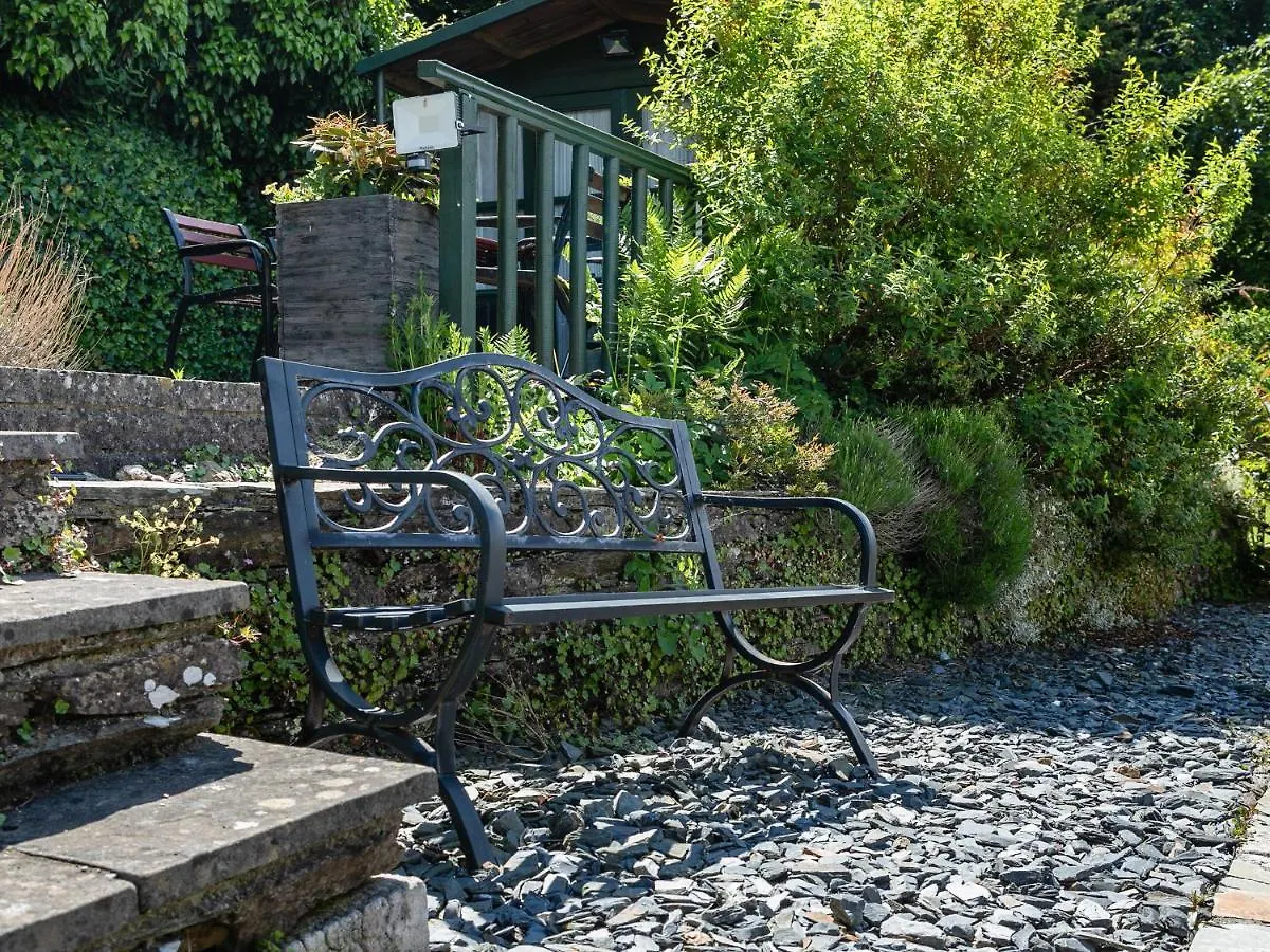 2 Rockmount Salcombe