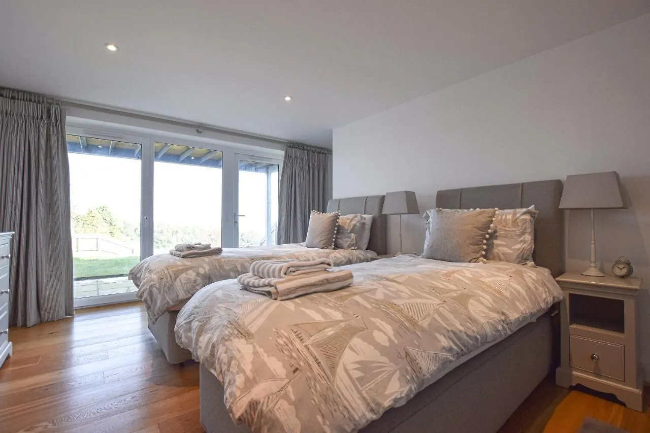 Whispers - 4 Bedroom Modern Family In Sleeps 8 Salcombe
