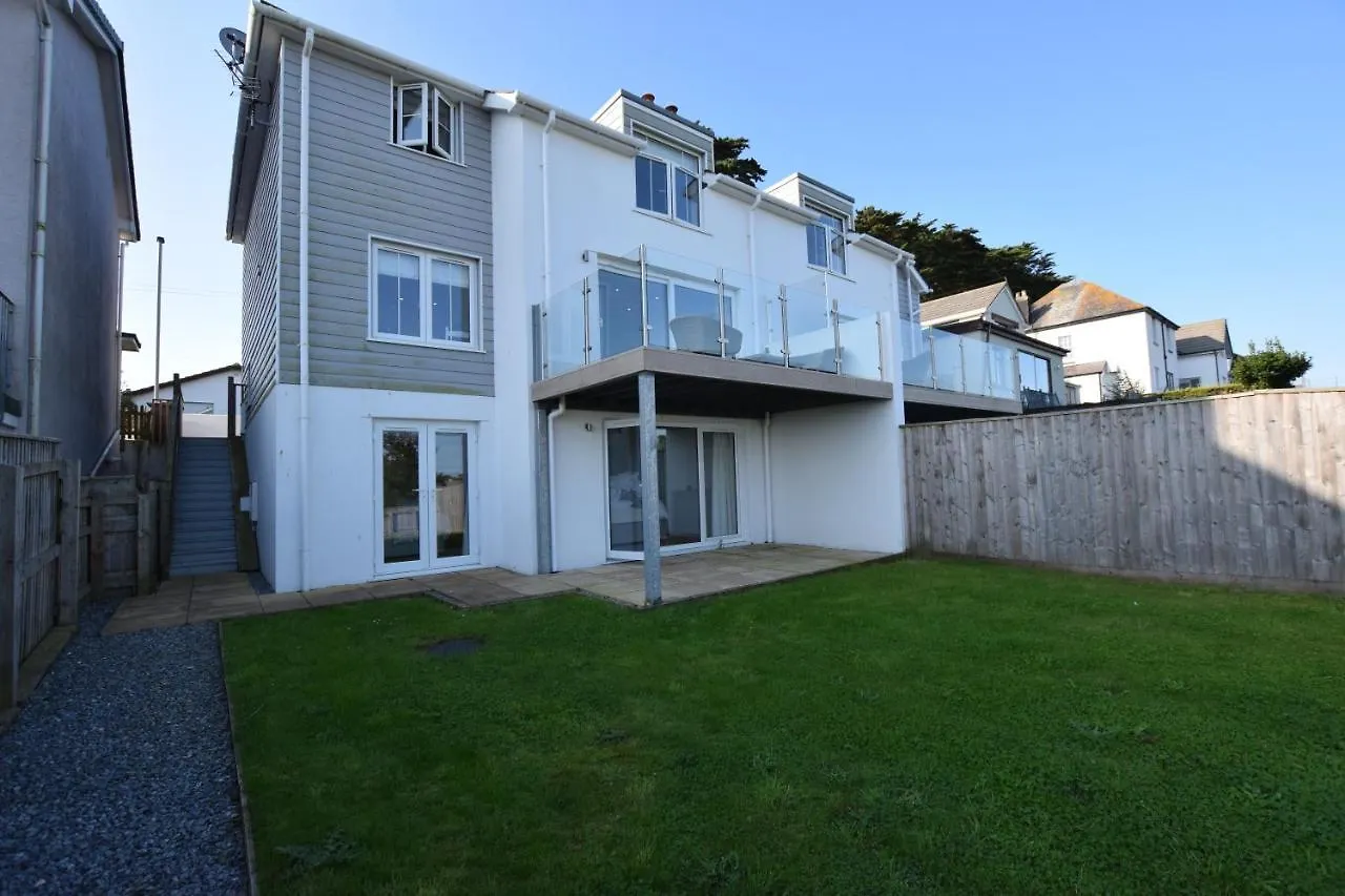 Whispers - 4 Bedroom Modern Family In Sleeps 8 Holiday home Salcombe