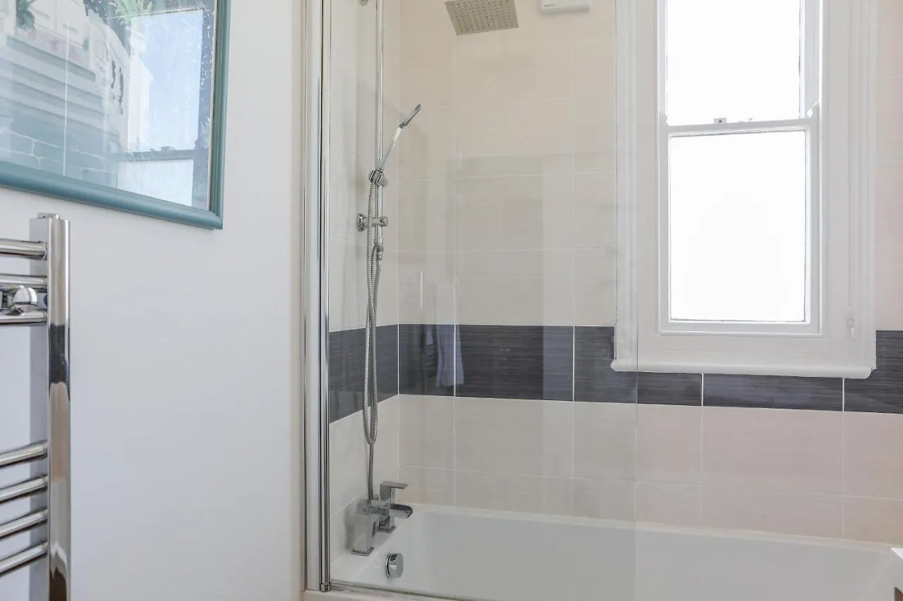4 Glenthorne House Apartment