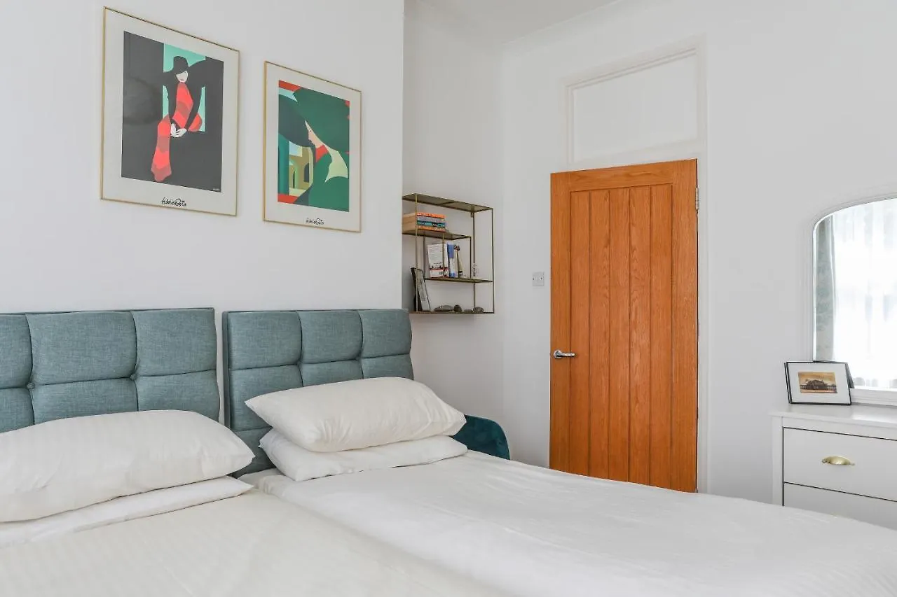 4 Glenthorne House Apartment *