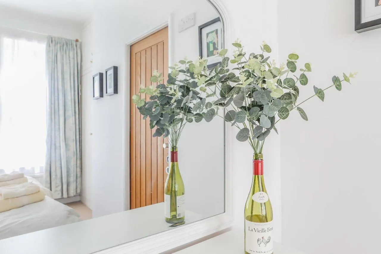 4 Glenthorne House Apartment