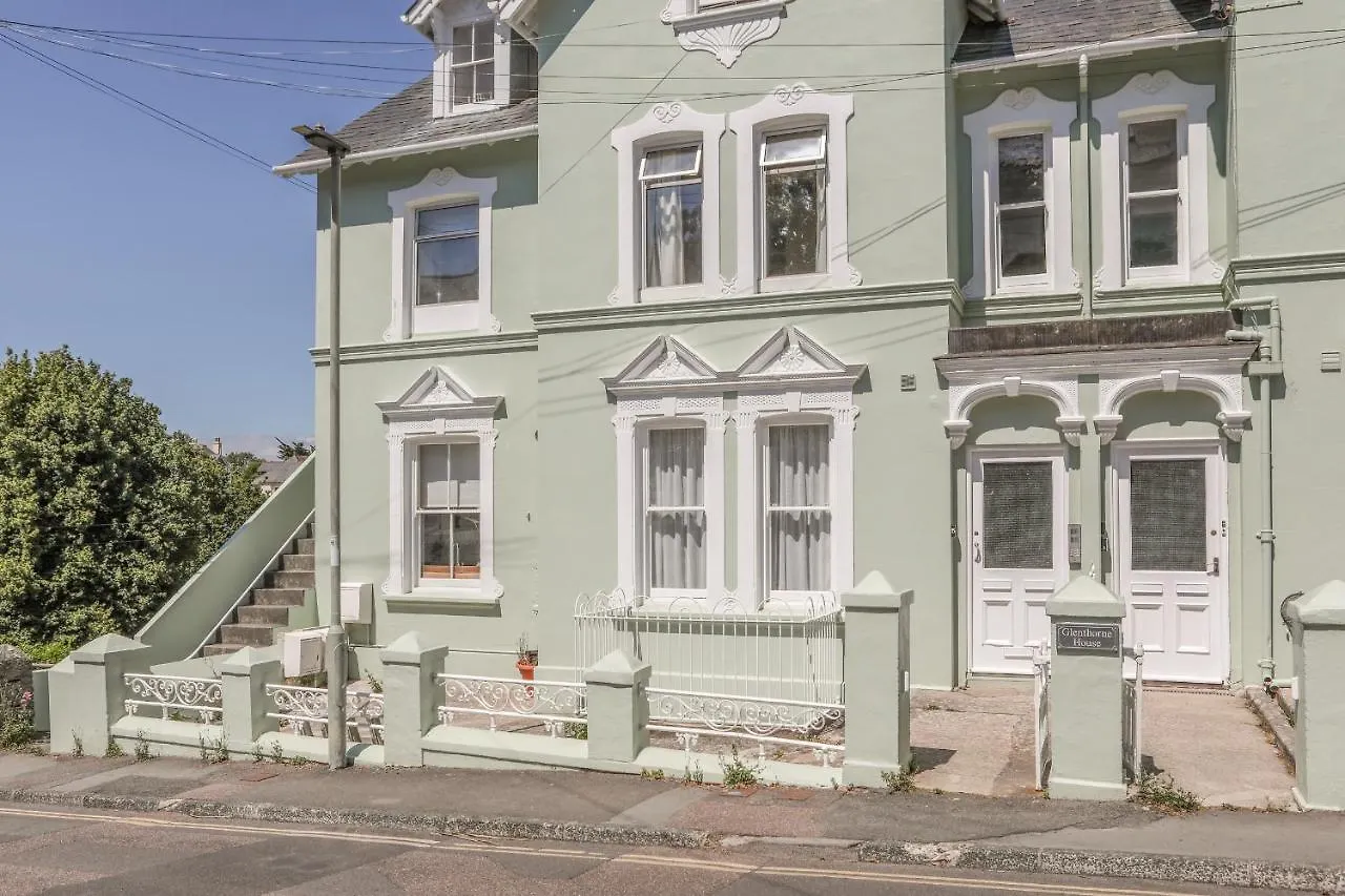 4 Glenthorne House Apartment