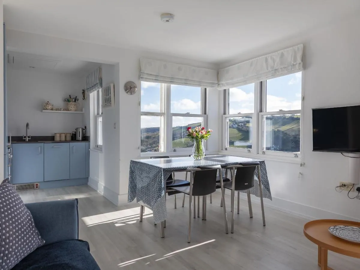 4 Blue View * Salcombe