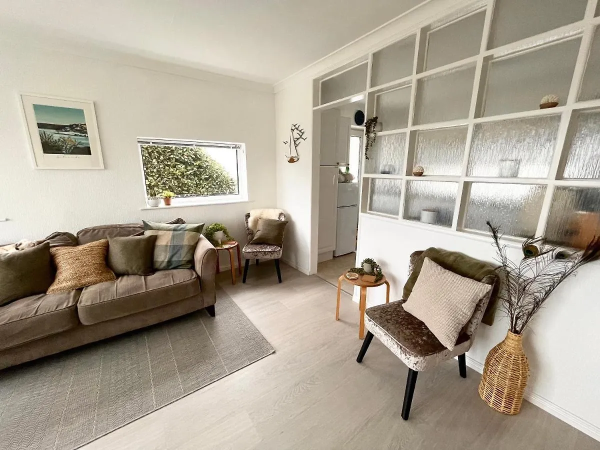 2 Rockmount Salcombe