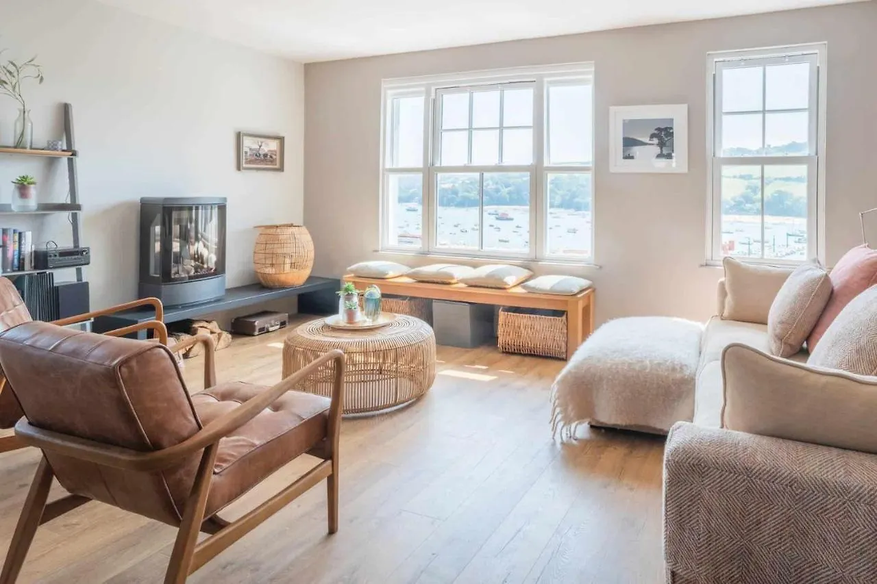 10 Buckley Street *