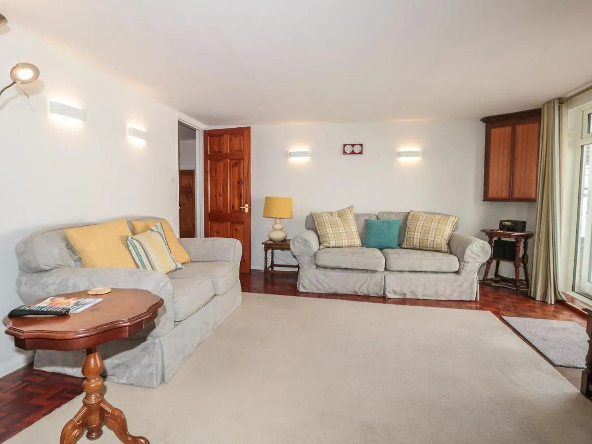 Apartment Topside *