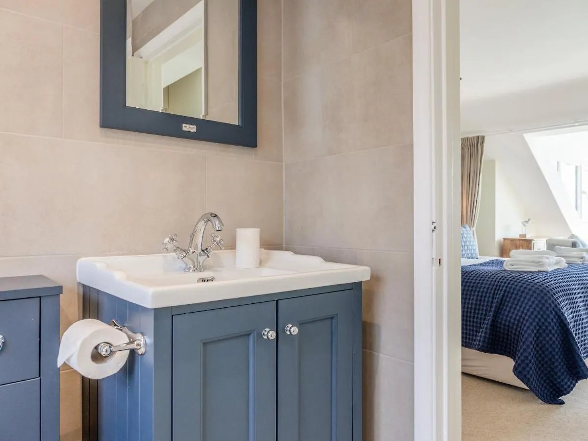 Seascape Apartment *