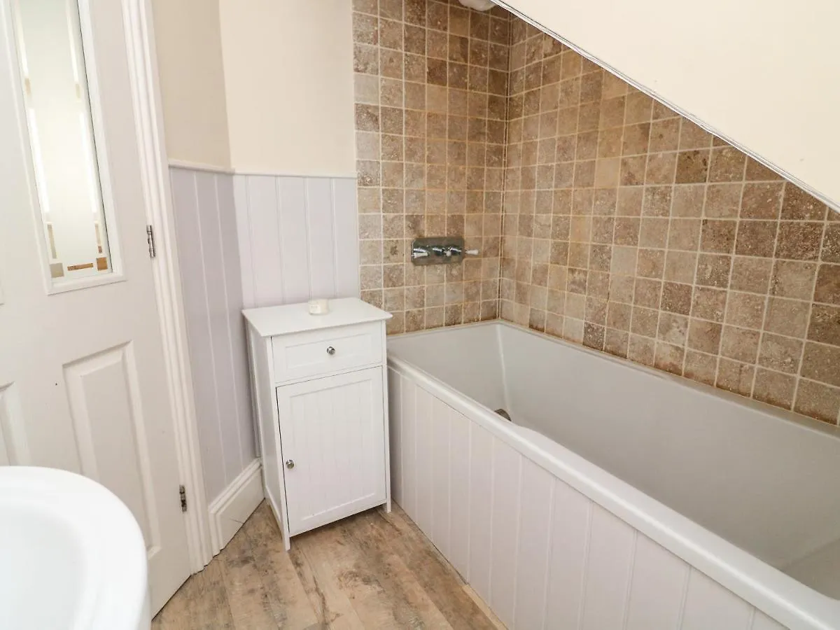 Mayflower, 9 Coronation Road Holiday home *