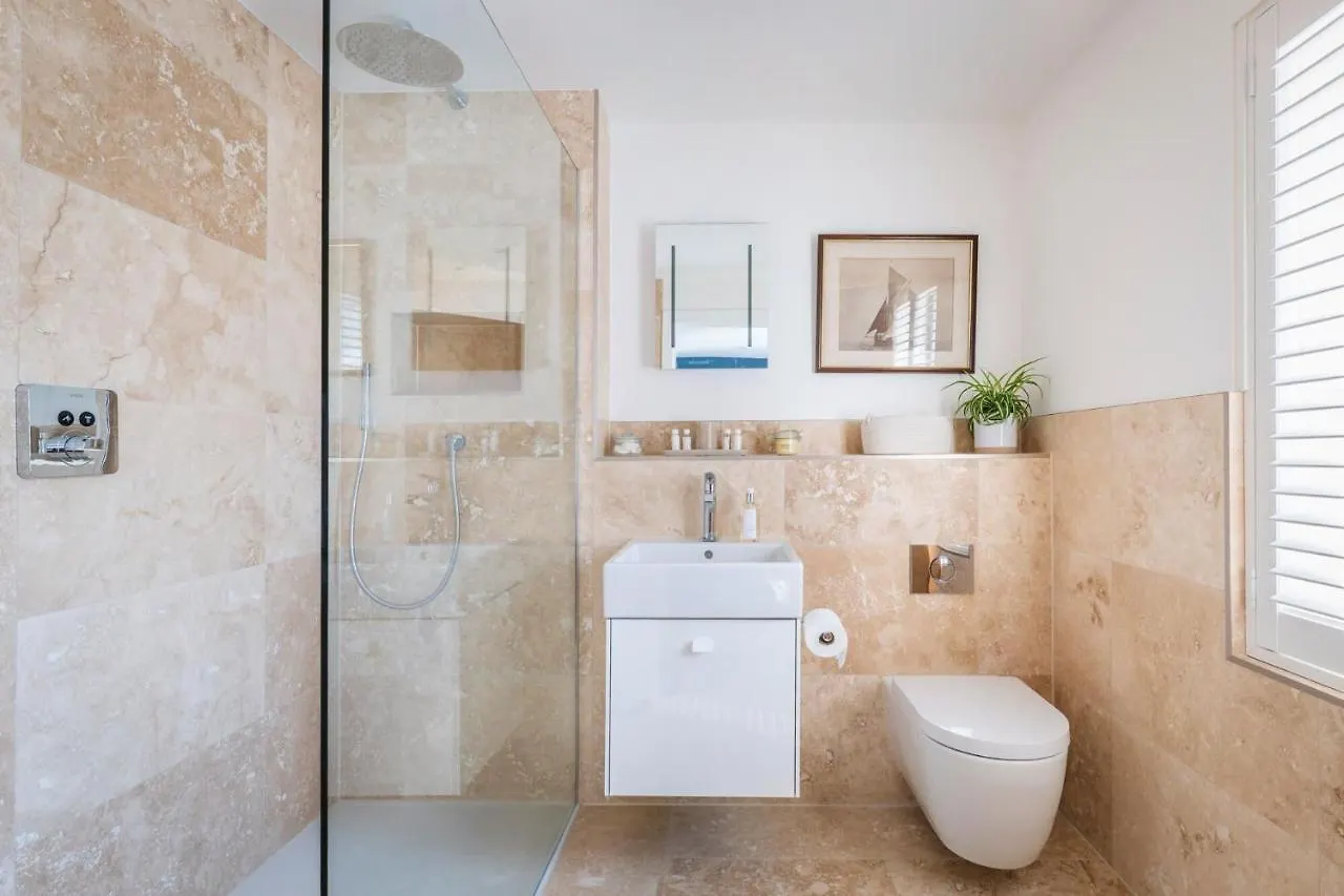 Blackstone * Salcombe