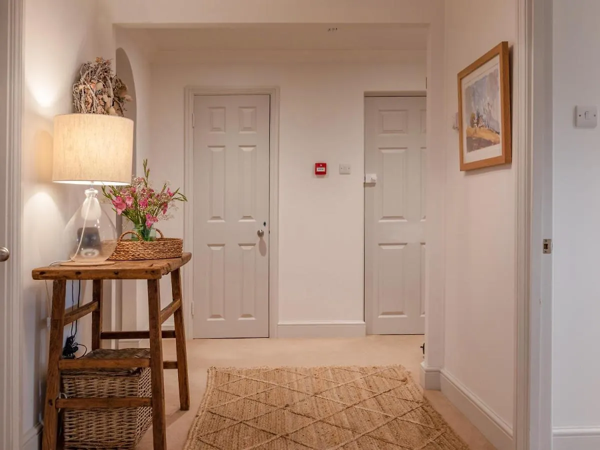Apartment 14 St Elmo Court *