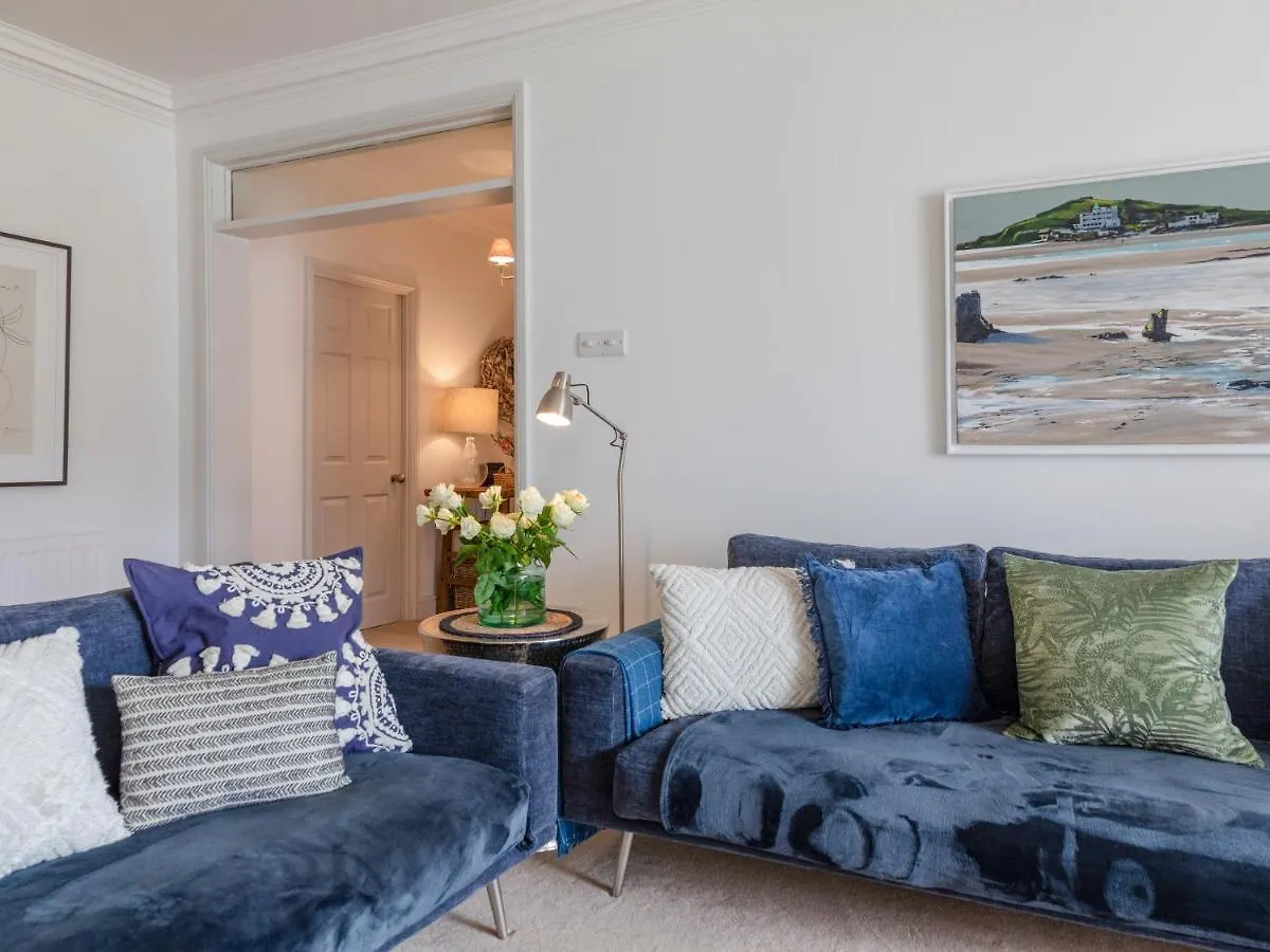 14 St Elmo Court Apartment *