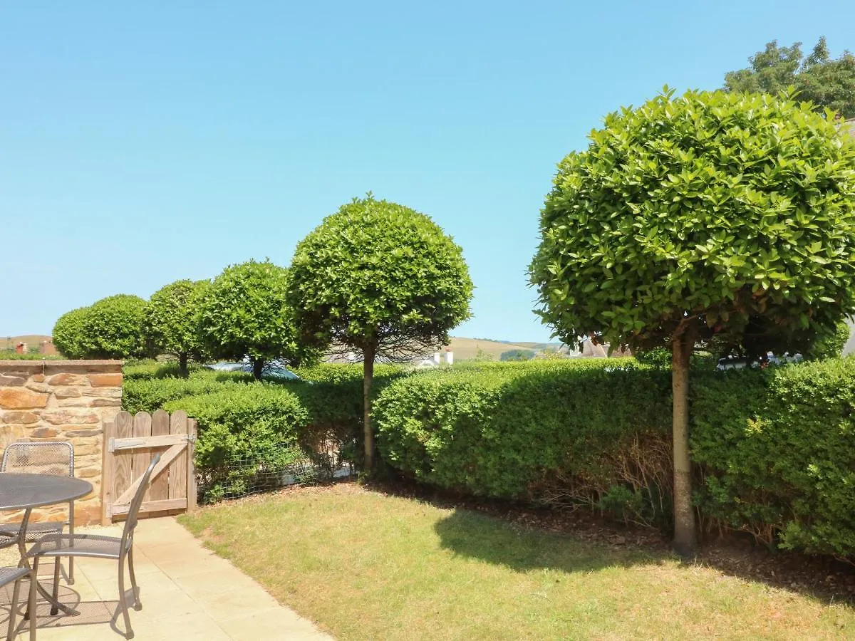 Apartment 5 Combehaven *