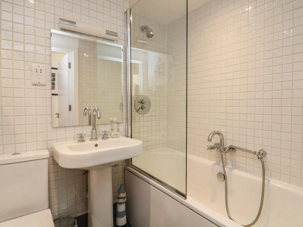 5 Combehaven Apartment *