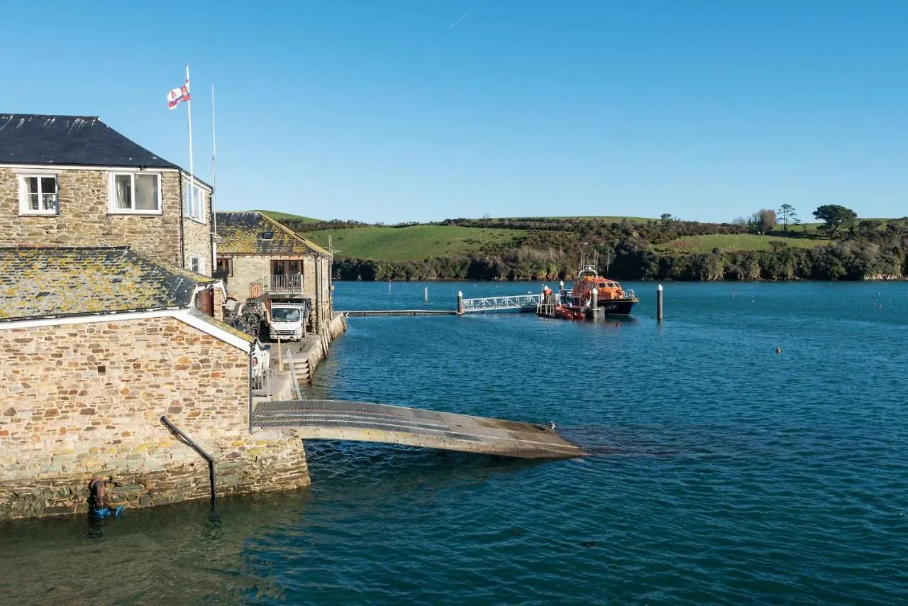 2 Clifton Place * Salcombe
