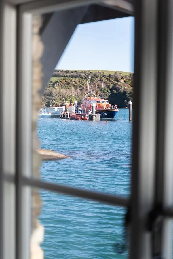 2 Clifton Place * Salcombe
