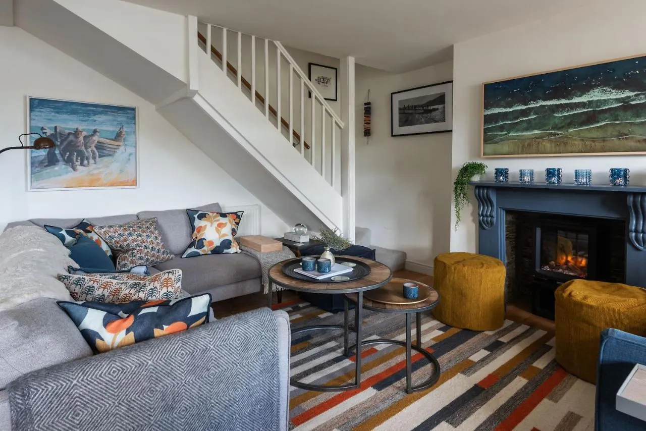 3 Victoria Quay * Salcombe