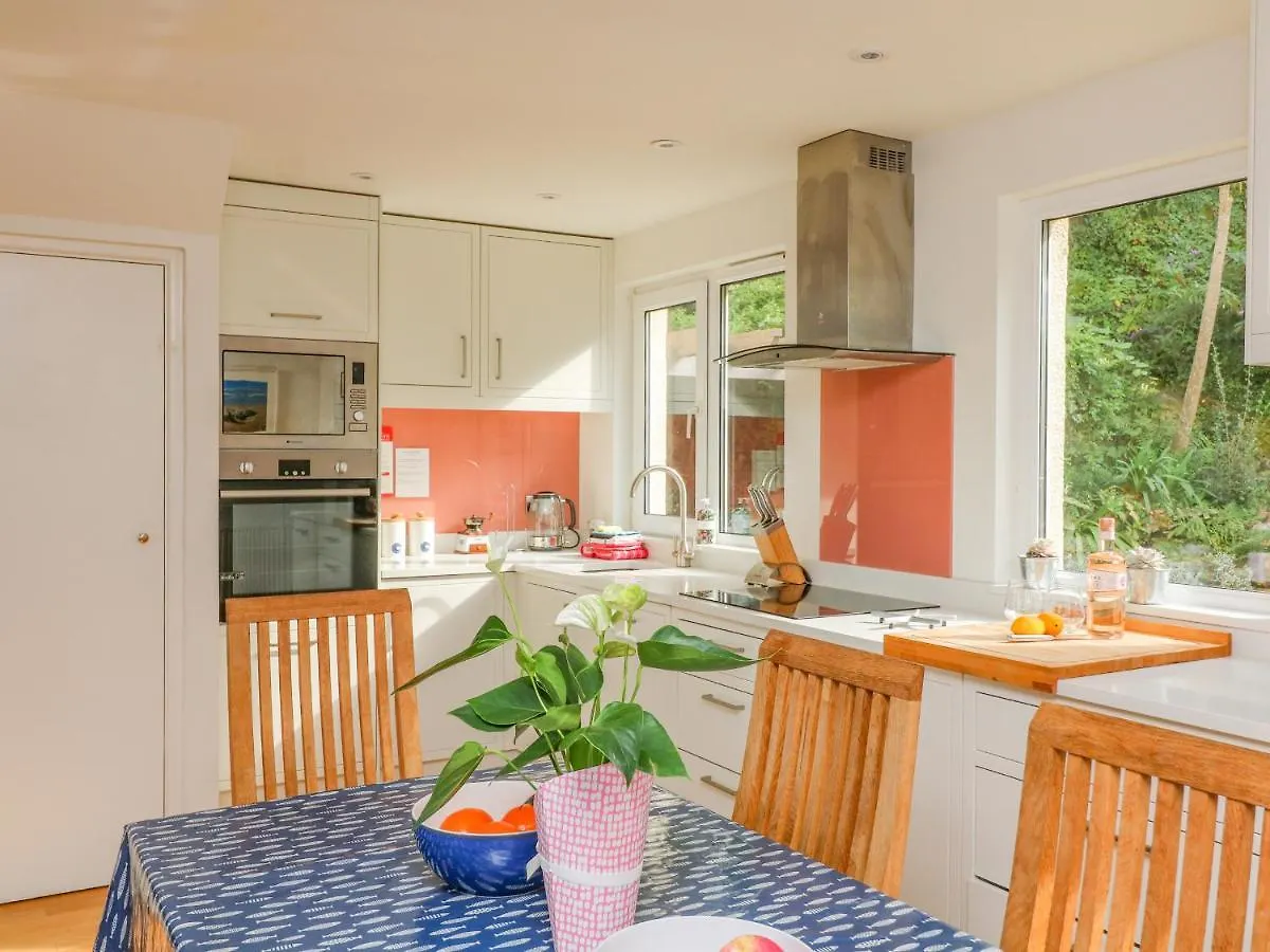 3 Bonaventure Close * Salcombe