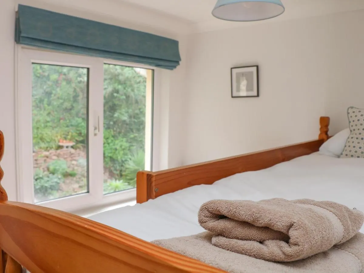 3 Bonaventure Close * Salcombe