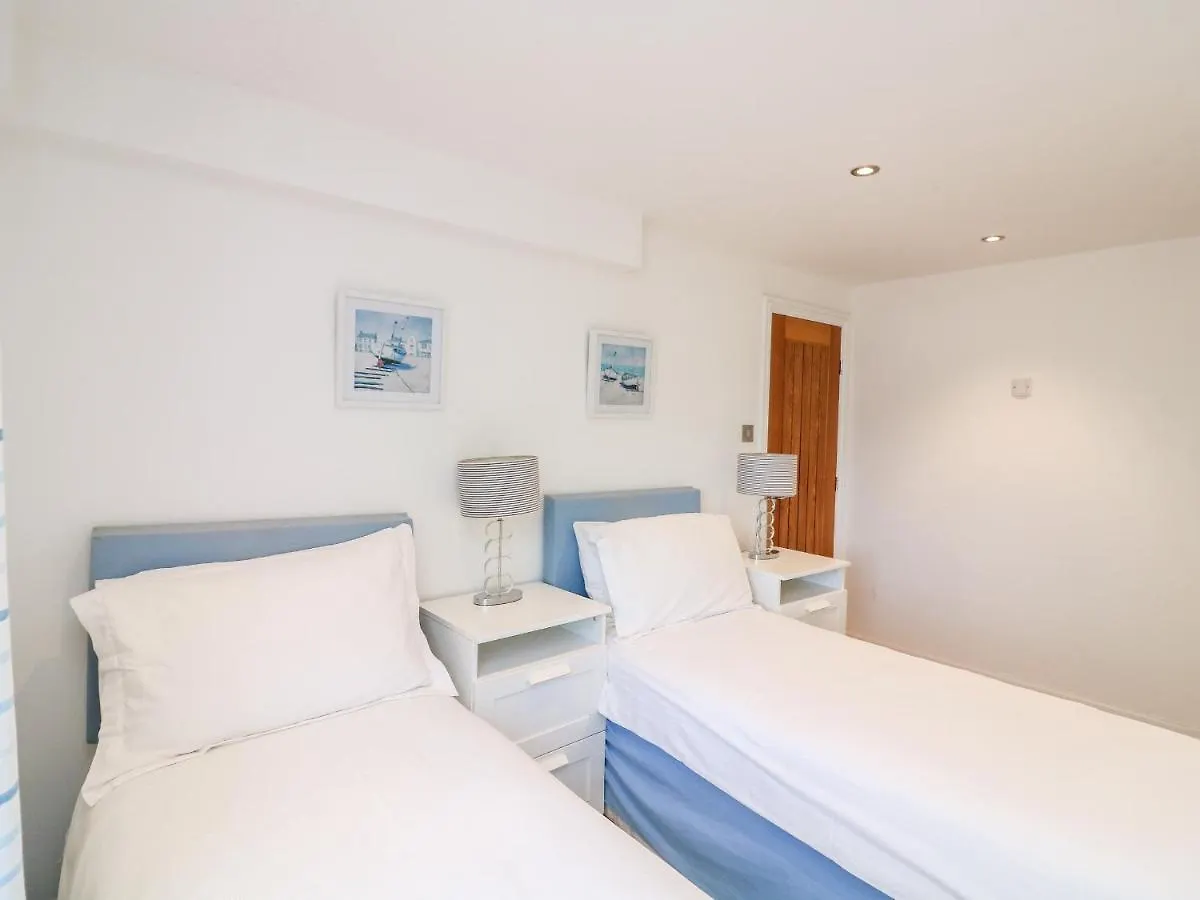 1 Camperdown Holiday home Salcombe